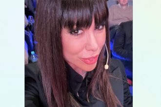 mutare surpriza in tv este vorba despre denise rifai va promit ca o sa va placa 6980b7d1a70eb