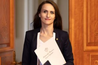 oana toiu vizita de lucru la londra pentru consolidarea parteneriatului romano britanic 6988693619409