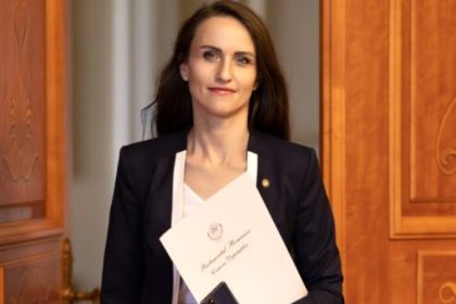 oana toiu vizita de lucru la londra pentru consolidarea parteneriatului romano britanic 6988693619409