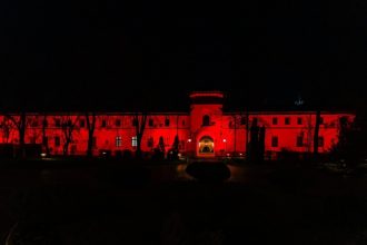 palatul cotroceni iluminat in rosu de ziua europeana a numarului de urgenta 112 698d0d814550a