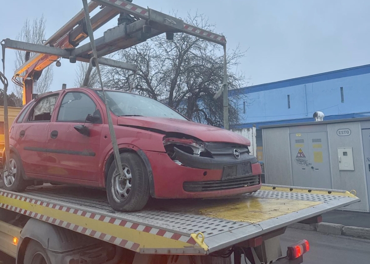 peste 20 de masini abandonate ridicate de politia locala constanta 69a144a5327ec