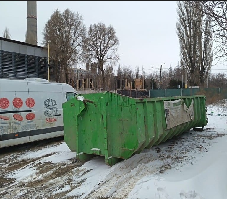 polaris m holding a amplasat un container pentru deseuri voluminoase pe aleea egretei din constanta 6982098702206