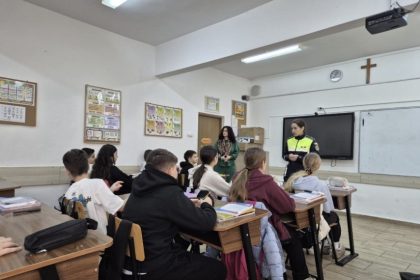 politistii din constanta desfasoara actiuni pentru siguranta elevilor in scoli si imprejurimi 6985e8b7c9e40