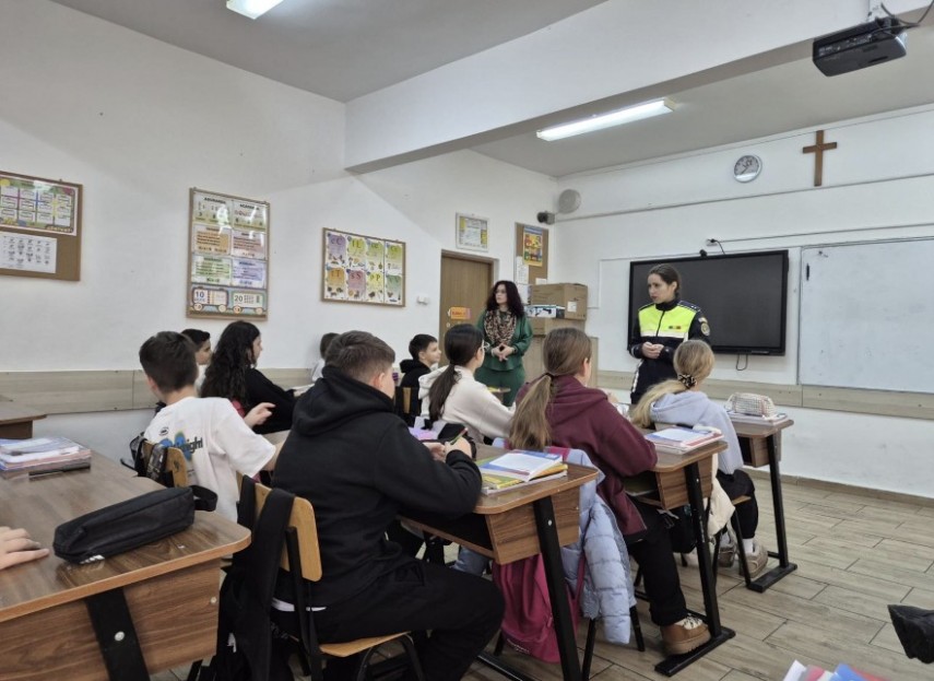 politistii din constanta desfasoara actiuni pentru siguranta elevilor in scoli si imprejurimi 6985e8b7c9e40