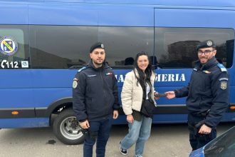 portofel pierdut in taxi restituit proprietarei de jandarmi 699f54328508c