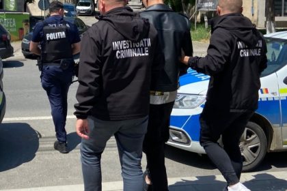 sapte barbati sunt acuzati ca au violat mai multe fete in varsta de 14 ani sase au fost retinuti al saptelea este disparut 699c0c8c61509