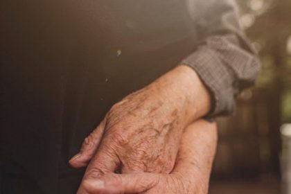 seniorii din constanta care au implinit 80 si 90 de ani premiati de primaria constanta cu sume de pana la 1 000 de lei 69981429698d5