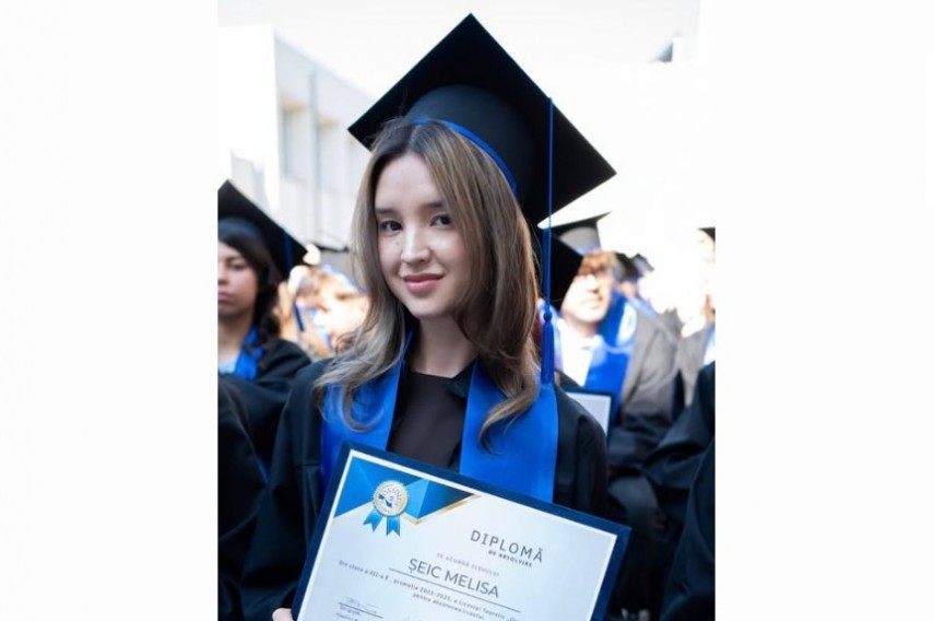 strigat de ajutor al mamei melisei tanara afectata grav de o complicatie neurologica aparuta in urma gripei neputinta este cel mai greu lucru pentru un parinte va rog daca puteti 69a05bcf0b820