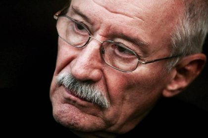 suspectii perchezitionati de politia capitalei l au amenintat pe actorul victor rebengiuc cu toporul 698dbcb46bfb2