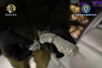 trei persoane retinute de diicot pentru trafic de cocaina 155 de grame aduse din germania 699721f305abb