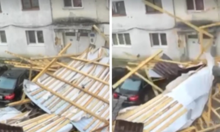 un acoperis smuls de vant s a prabusit peste masini 6999b6efcb6b7