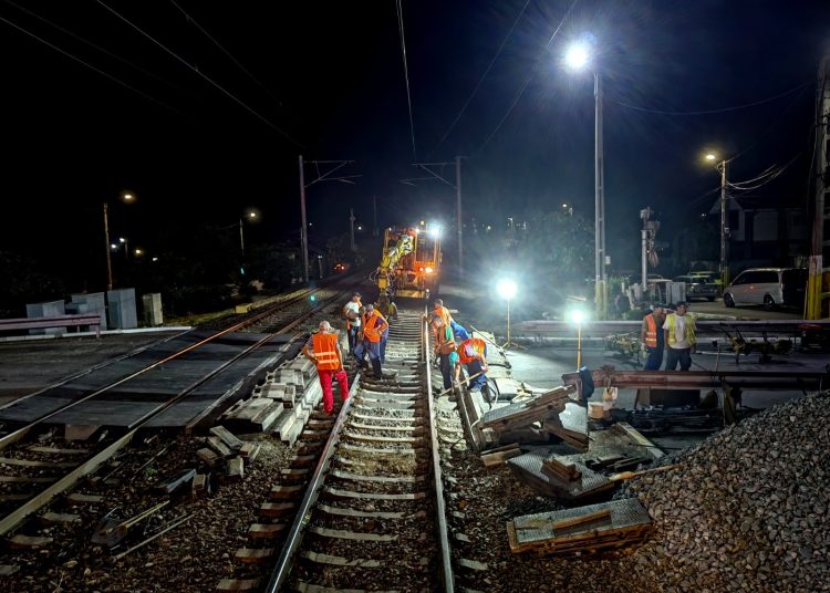 un autoturism a derapat si a cazut pe linia de cale ferata in zona podului de la doraly 698039e611434