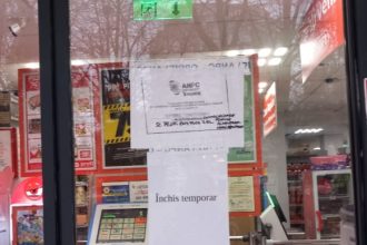 un magazin profi din constanta inchis temporar in urma unui control cjpc vitrine frigorifice ruginite rafturi neigienizate si mezeluri fara data deschiderii 69a07b71e4054