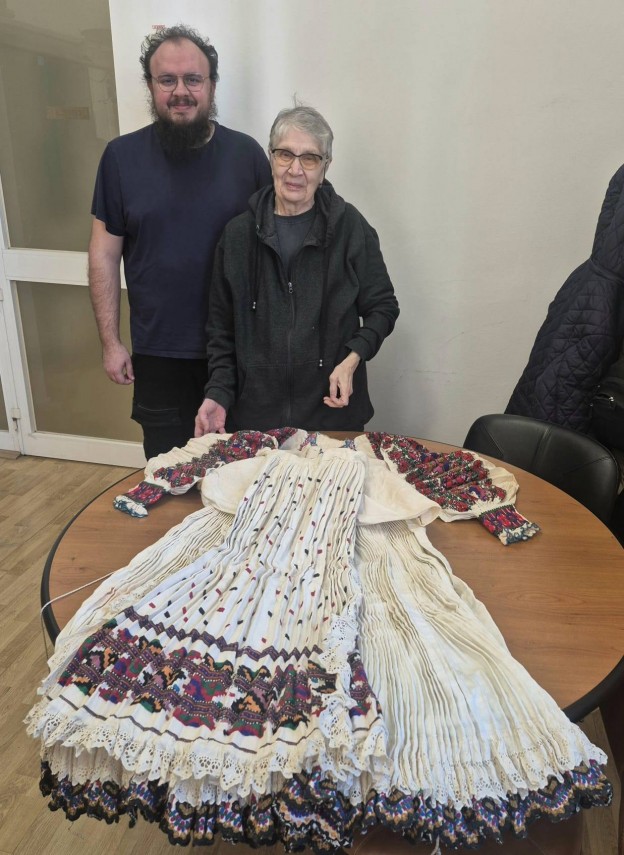 un valoros costum femeiesc din tara zarandului a fost donat muzeului de arta populara constanta 69a04a8c686f0