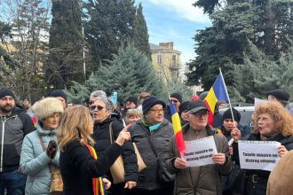 videgalerie foto protest aur oamenii scandeaza constanta se scufunda sub psd pnl usr 698dbd6c7e4d2