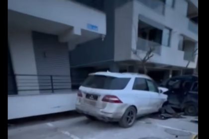 video cu momentul accidentului din mamaia sat cand o ucraineanca a intrat cu masina intr un parapet si intr un contor electric 698cb1e372af6