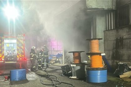 video hala de depozitare cabluri electrice cuprinsa de flacari la tulcea 6987a4810e667