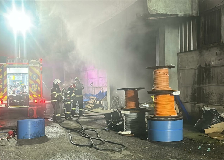 video hala de depozitare cabluri electrice cuprinsa de flacari la tulcea 6987a4810e667