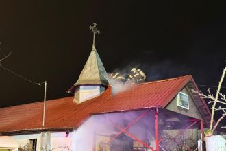 videofoto capela afectata de un incendiu in tulcea flacarile observate la timp de jandarmi 69804f38db949