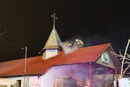 videofoto capela afectata de un incendiu in tulcea flacarile observate la timp de jandarmi 69804f38db949