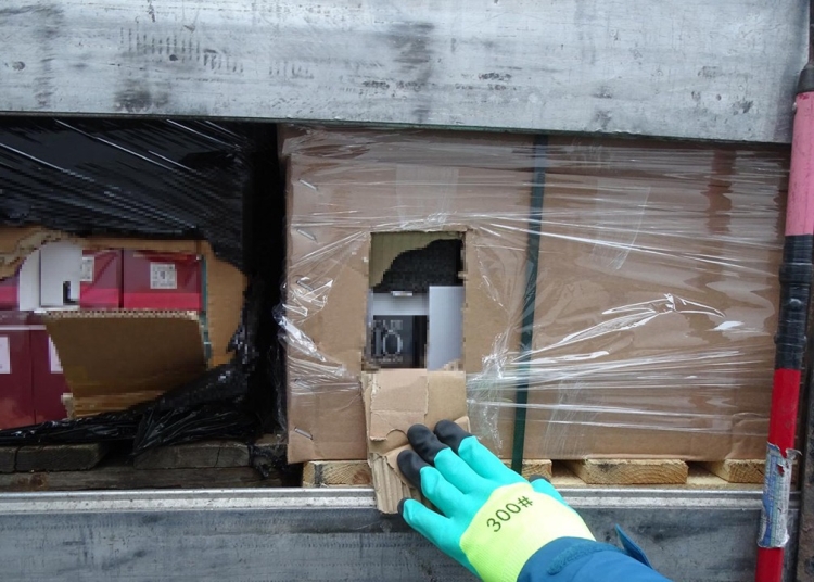 videofoto produse contrafacute de peste 14 milioane lei confiscate de politisti intr o saptamana 699195b6cafb2