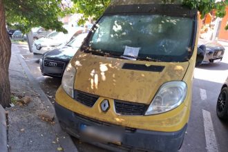 zeci de masini abandonate ridicate de pe strazile din constanta vor fi transportate in parcul auto al municipalitatii 6992d89e8df3f