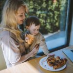 2 250 de lei pe luna pentru incadrarea mamelor cu multi copii si a fostilor detinuti 69ad6b19ca238