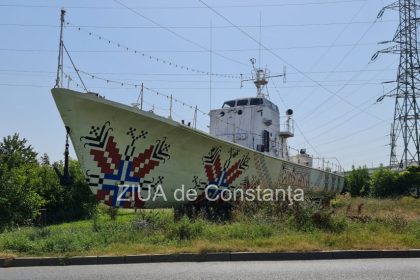 a inceput dezafectarea celebrelor vaporase de la intrare in constanta 69aedc4f40177