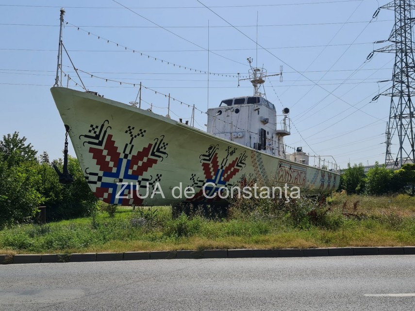 a inceput dezafectarea celebrelor vaporase de la intrare in constanta 69aedc4f40177