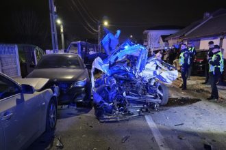 accident rutier in ovidiu o masina s a facut praf iar doua persoane au ajuns la spital 69be4c82e6629
