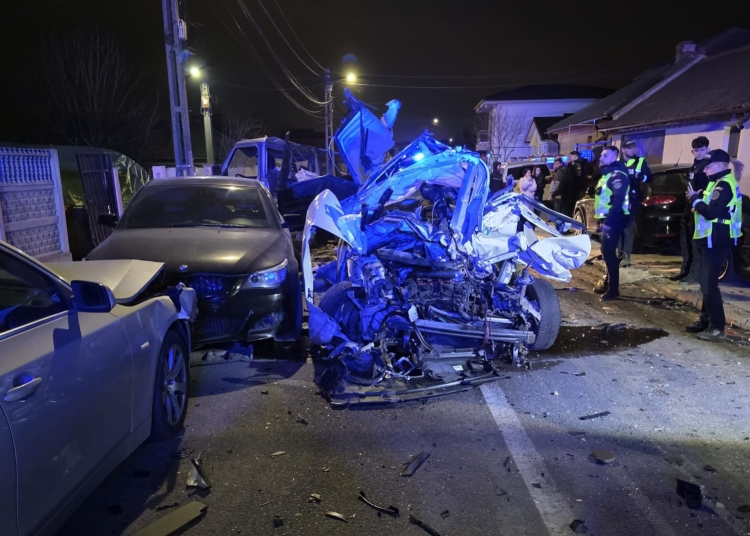 accident rutier in ovidiu o masina s a facut praf iar doua persoane au ajuns la spital 69be4c82e6629