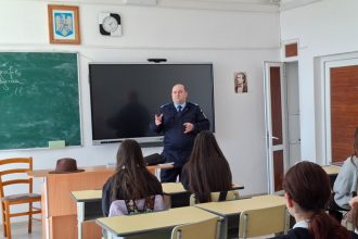 activitate de prevenire si informare desfasurata de jandarmii tulceni la liceul teoretic gheorghe munteanu murgoci din macin 69b3d90d9e368