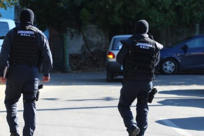 adolescente din familii dezorganizate racolate de un individ care le a determinat sa practice prostitutia suspectul a ajuns dupa gratii 69b3edb69a01a