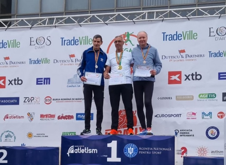 alergatorul veteran vasile apetroaie premiat de multiplul campion marius urzica video 69c2b3777d5bb