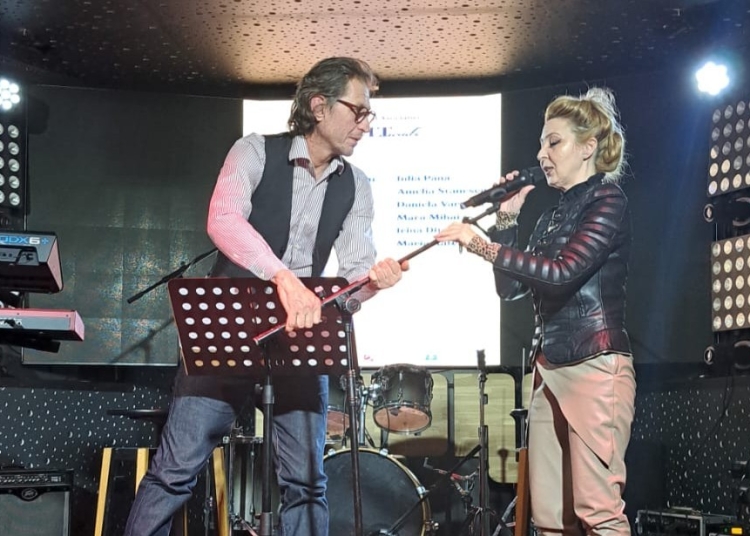 amelia stanescu intre biblioteca scena si energia poeziei contemporane poezia nu este pentru toate gusturile nu este analizabila nici cuantificabila 69cb065351aa9