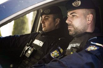 apel disperat la 112 o fata de 12 ani talharita pe strada 69ac3953e58da