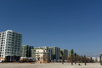 asociatia operatorilor de plaja din navodari cere instantei suspendarea licitatiilor pentru 58 de subsectoare de litoral 69b139b2c1975