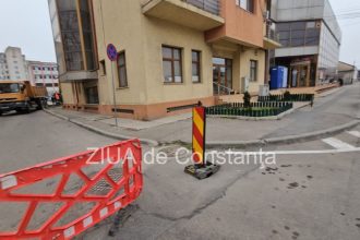 atentie soferi trafic blocat pe strada producatorului din constanta din cauza unei avarii soferii nevoiti sa intre pe interzis 69b51f8f3409d