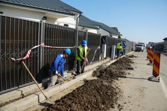 au inceput lucrarile de extindere a retelei electrice pe strada prelungirea tractorului din cumpana 69c64d9042e20