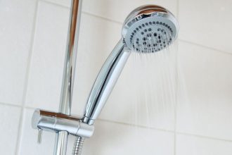 avarie la intersectia strazilor suceava cu adamclisi din constanta mai multi consumatori fara apa calda si caldura 69c7750433471