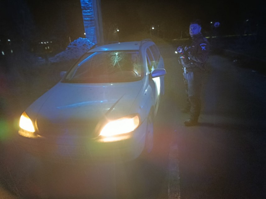 barbat de 26 de ani prins la volan sub influenta alcoolului dupa ce a incercat sa fuga de jandarmi 69c108465f353