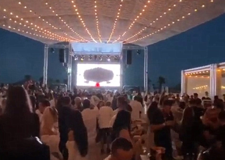 bataie in clubul loft din mamaia intre doua femei sticle in cap coate in gura au ajuns in instanta 69b9dc24ce1d2