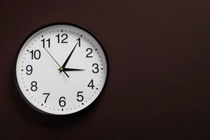 cand trecem la ora de vara in 2026 ceasurile se dau inainte cu o ora 69af263beaa56