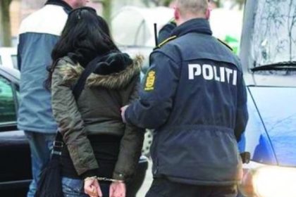 caz neobisnuit o femeie a fost retinuta pentru incalcarea unui ordin de protectie 69a612f586f09