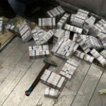 contrabanda ingenioasa la frontiera tigari in valoare de 63 000 de euro ascunse in podeaua unui camion cu furaje de soia vrac 69aaa94409f09