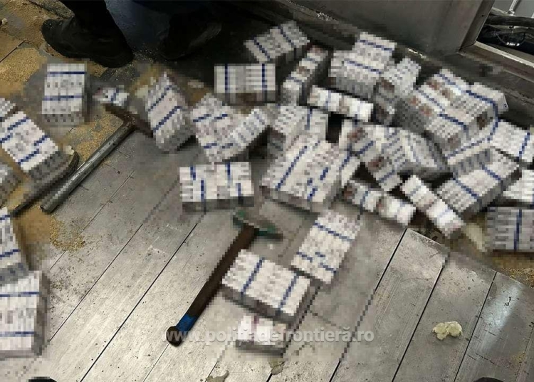 contrabanda ingenioasa la frontiera tigari in valoare de 63 000 de euro ascunse in podeaua unui camion cu furaje de soia vrac 69aaa94409f09
