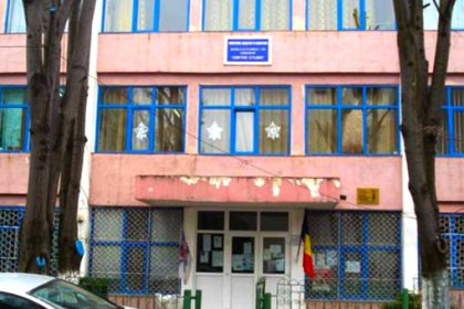 copii tinuti in frig la poarta scolii nr 36 isj invoca scoala altfel si acordul parintilor 69a5ecbadf59a
