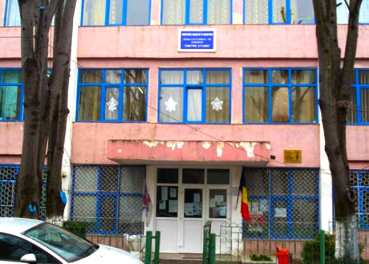 copii tinuti in frig la poarta scolii nr 36 isj invoca scoala altfel si acordul parintilor 69a5ecbadf59a