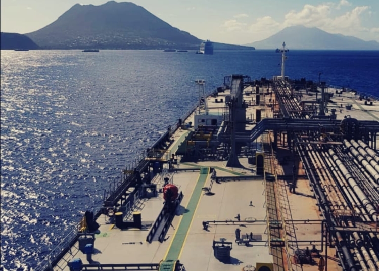 criza maritima in golful persic sln avertizeaza navigatori romani printre echipajele navelor blocate dupa inchiderea stramtorii ormuz 69a9267776db6