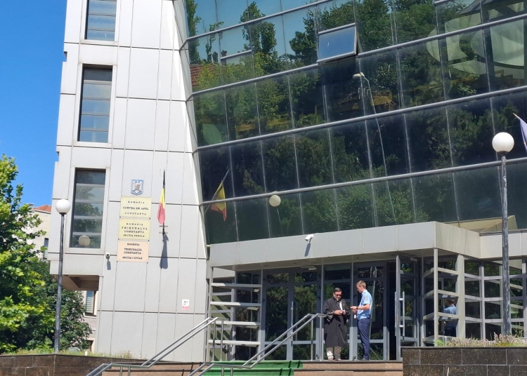 cutitul folosit in dosarul individului care si a injunghiat fosta iubita in tomis nord va trece in proprietatea statului 69b945dbd2e01